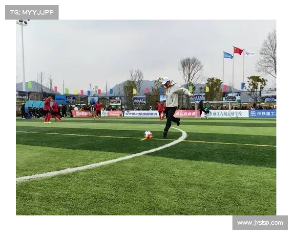 足球区赛事直播激情开战绿茵场上英雄争霸实时共享精彩瞬间